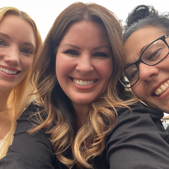 𝐃𝐄𝐂𝐄𝐌𝐁𝐄𝐑 𝟏𝟒!! POSHMARK TURNS 13!! Posh + Connect 12/14/2024 12pm - Picture 11 of 15